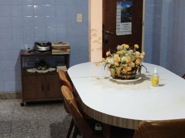 Casa 5 Ambientes con cochera, mas departamento 3 Ambientes y fondo