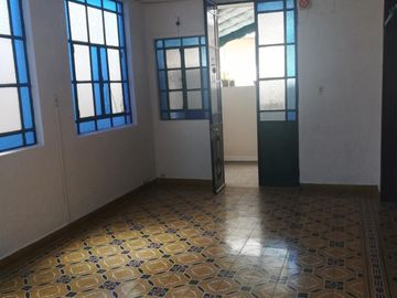 Casa 5 Ambientes con cochera, mas departamento 3 Ambientes y fondo