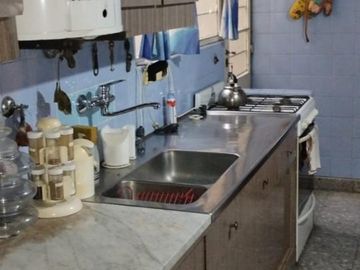 Casa 5 Ambientes con cochera, mas departamento 3 Ambientes y fondo