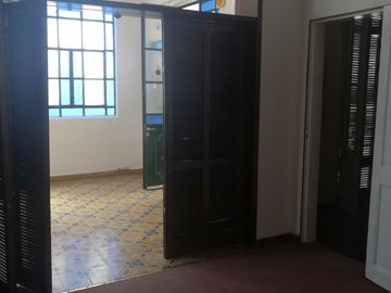 Casa 5 Ambientes con cochera, mas departamento 3 Ambientes y fondo