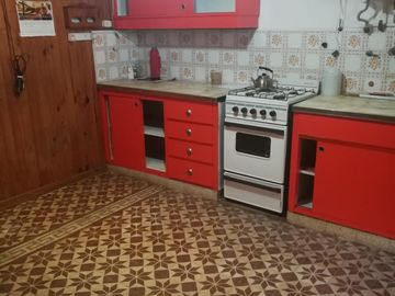 Casa 5 Ambientes con cochera, mas departamento 3 Ambientes y fondo