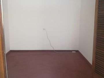 Casa 5 Ambientes con cochera, mas departamento 3 Ambientes y fondo