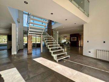 Exclusivo Chalet en Country Club La Concepción en Luján.
