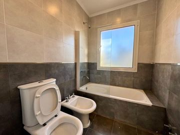 Exclusivo Chalet en Country Club La Concepción en Luján.