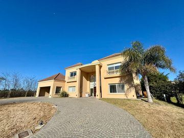 Exclusivo Chalet en Country Club La Concepción en Luján.