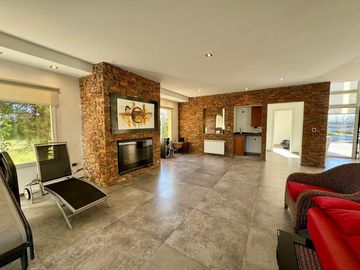 Exclusivo Chalet en Country Club La Concepción en Luján.