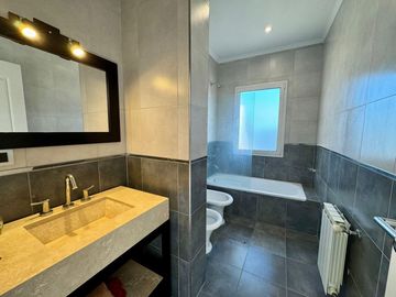 Exclusivo Chalet en Country Club La Concepción en Luján.