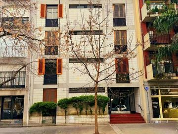 Belgrano R. 2 Ambientes al frente de 42 m2 con cómoda cocina.