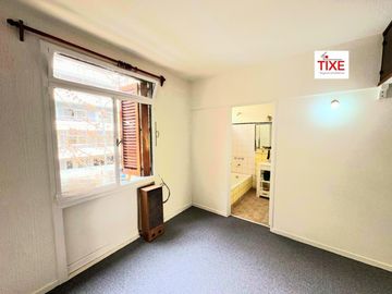Belgrano R. 2 Ambientes al frente de 42 m2 con cómoda cocina.