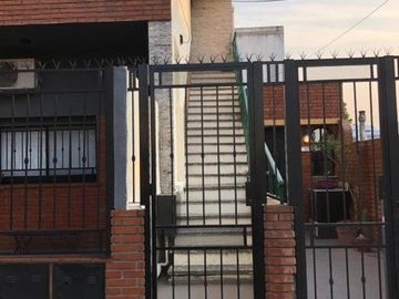 CASA PH EN VENTA EN PRIMER PISO