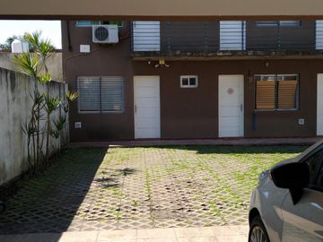 DEPARTAMENTO DOS AMBIENTES AMBIENTES EN PLANTA BAJA EN CASTELAR NORTE