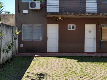 DEPARTAMENTO DOS AMBIENTES AMBIENTES EN PLANTA BAJA EN CASTELAR NORTE