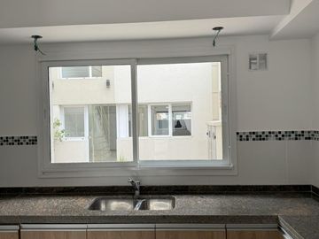 DEPARTAMENTO AL FTE. A ESTRENAR 4 AMB. 2 BAÑOS 2 COCH. CUB.