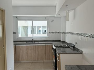 DEPARTAMENTO AL FTE. A ESTRENAR 4 AMB. 2 BAÑOS 2 COCH. CUB.
