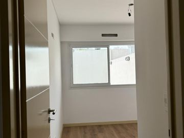 DEPARTAMENTO AL FTE. A ESTRENAR 4 AMB. 2 BAÑOS 2 COCH. CUB.
