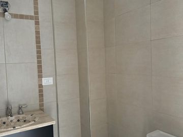 DEPARTAMENTO AL FTE. A ESTRENAR 4 AMB. 2 BAÑOS 2 COCH. CUB.