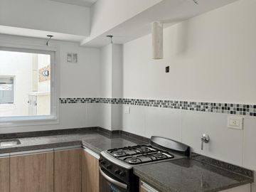 DEPARTAMENTO AL FTE. A ESTRENAR 4 AMB. 2 BAÑOS 2 COCH. CUB.