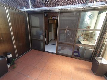 Dúplex 4 ambientes con cochera y patio - Homero y Alberdi. APTO CRÉDITO