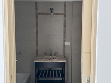 DEPARTAMENTO A ESTRENAR 4 AMBIENTES 2 BAÑOS 2 COCHERAS CUBIERTAS