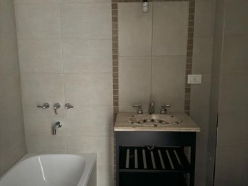 DEPARTAMENTO A ESTRENAR 4 AMBIENTES 2 BAÑOS 2 COCHERAS CUBIERTAS