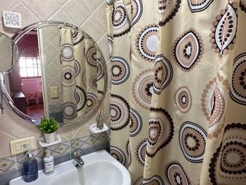 3 AMB, IMPECABLE  2 BAÑOS COMPLETOS , COCINA Y LAVADERO INDEP, COCHERA , PISCINA , SUM ,SAUNA Y SEGURIDAD