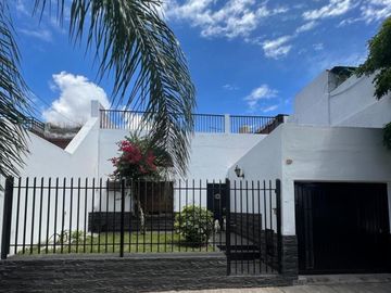 Venta Excelente Casa de 4 ambientes con pileta en Mataderos