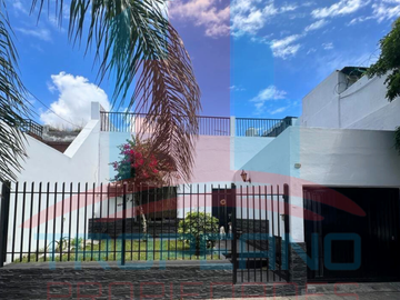 Venta Excelente Casa de 4 ambientes con pileta en Mataderos