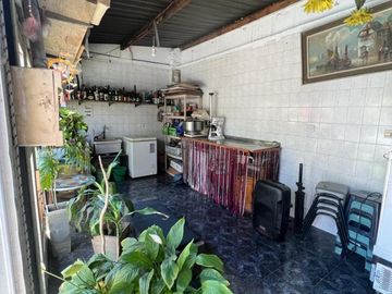 Venta Excelente Casa de 4 ambientes con pileta en Mataderos