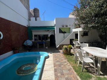 Venta Excelente Casa de 4 ambientes con pileta en Mataderos