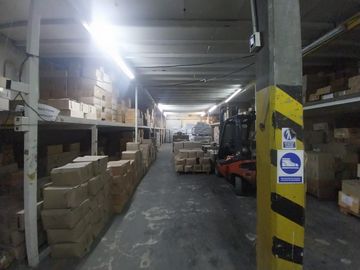 Galpón + Oficina 700m2 EN VENTA, León Bloy 600, Ituzaingó