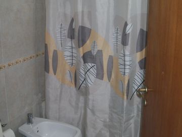 TRIPLEX 5 AMBIENTES CON COCHERA - EXCELENTE