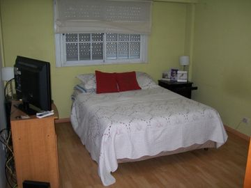 TRIPLEX 5 AMBIENTES CON COCHERA - EXCELENTE