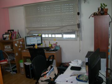 TRIPLEX 5 AMBIENTES CON COCHERA - EXCELENTE