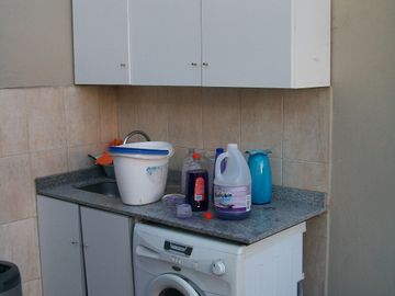 TRIPLEX 5 AMBIENTES CON COCHERA - EXCELENTE