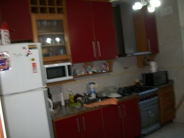 TRIPLEX 5 AMBIENTES CON COCHERA - EXCELENTE