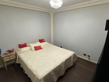 Casa sobre lote de 8.94 x 45 mts , 475 m2 cub , apta para 3 familias ,  en 2 plantas con Garage, patio y Quincho