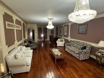 Casa sobre lote de 8.94 x 45 mts , 475 m2 cub , apta para 3 familias ,  en 2 plantas con Garage, patio y Quincho