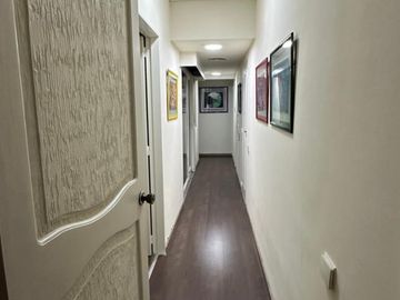 Casa sobre lote de 8.94 x 45 mts , 475 m2 cub , apta para 3 familias ,  en 2 plantas con Garage, patio y Quincho