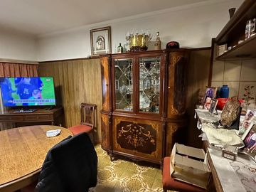 Casa sobre lote de 8.94 x 45 mts , 475 m2 cub , apta para 3 familias ,  en 2 plantas con Garage, patio y Quincho