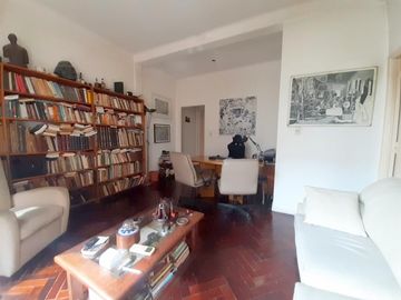 MUY LUMINOSO DEPARTAMENTO DE DOS AMBIENTES Y MEDIO EN BELGRANO R