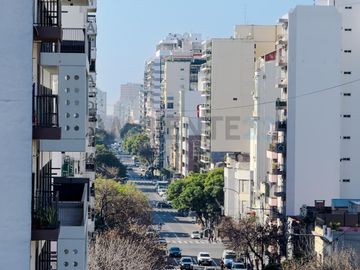 Av. Independencia 2000 - Excelente y Luminoso Monoambiente con Balcón - Balvanera