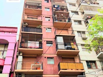 Viamonte y Av. Pueyrredón. 3 Amb. al frente con gran cocina y 2 balcones.