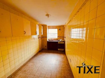 Viamonte y Av. Pueyrredón. 3 Amb. al frente con gran cocina y 2 balcones.