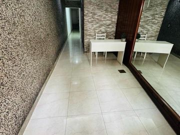 Viamonte y Av. Pueyrredón. 3 Amb. al frente con gran cocina y 2 balcones.