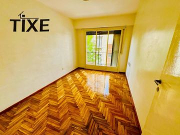 Viamonte y Av. Pueyrredón. 3 Amb. al frente con gran cocina y 2 balcones.