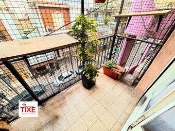 Viamonte y Av. Pueyrredón. 3 Amb. al frente con gran cocina y 2 balcones.