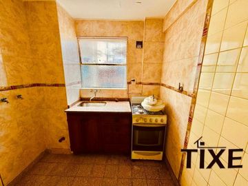 Viamonte y Av. Pueyrredón. 3 Amb. al frente con gran cocina y 2 balcones.