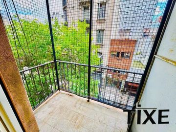 Viamonte y Av. Pueyrredón. 3 Amb. al frente con gran cocina y 2 balcones.