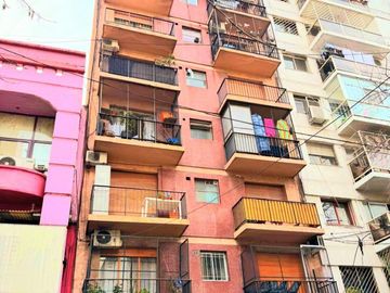Viamonte y Av. Pueyrredón. 3 Amb. al frente con gran cocina y 2 balcones.