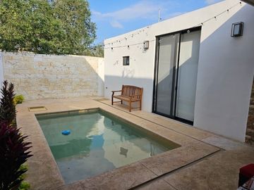 Casa de una planta en venta dentro de privada en Cholul